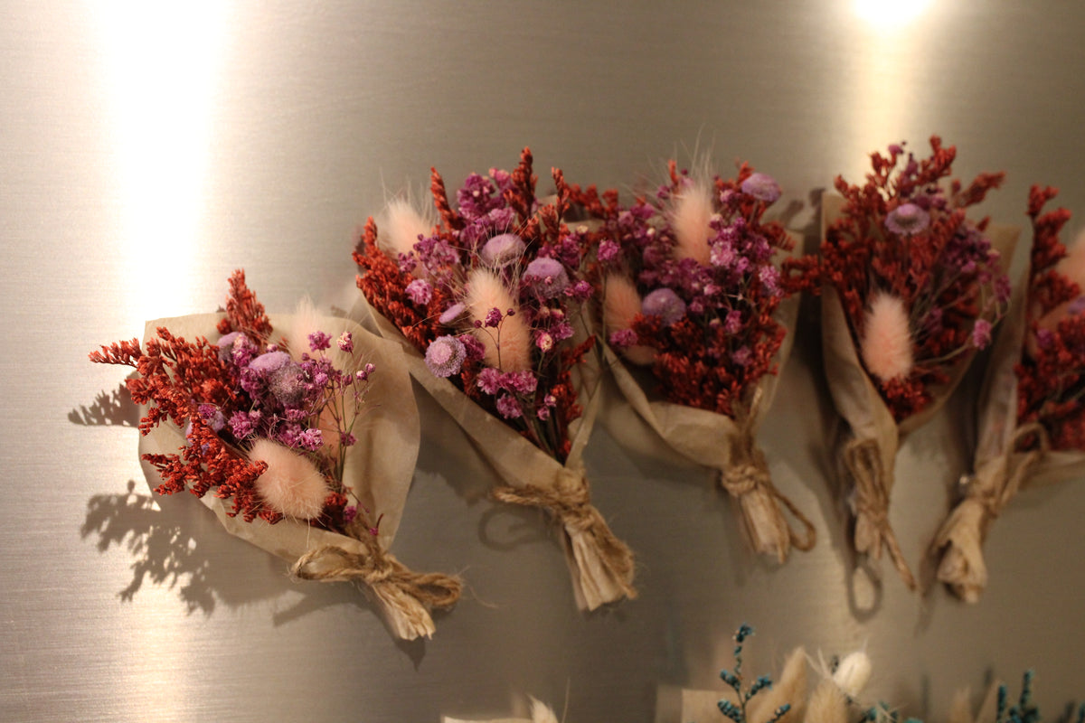 Dried flower magnet