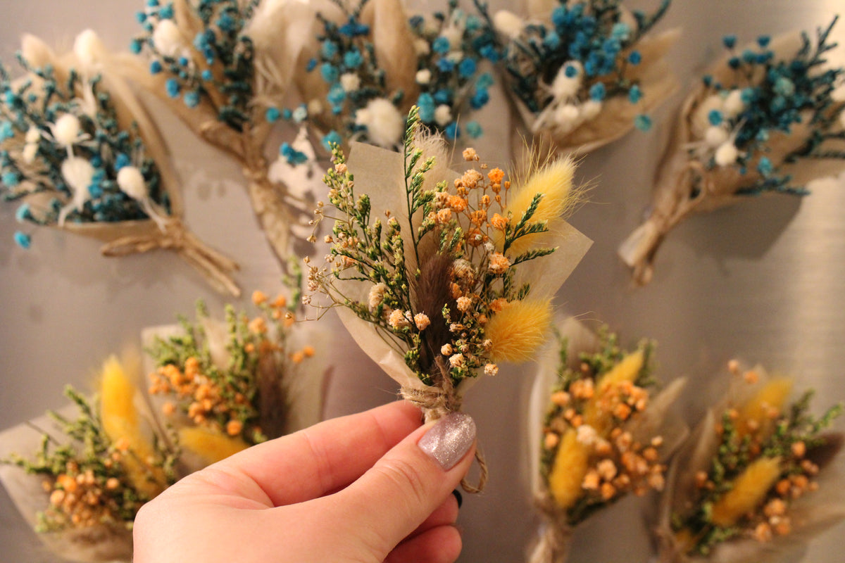 Dried flower magnet